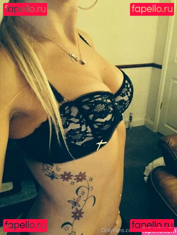 ukhotwifecouple Onlyfans Photo Gallery 