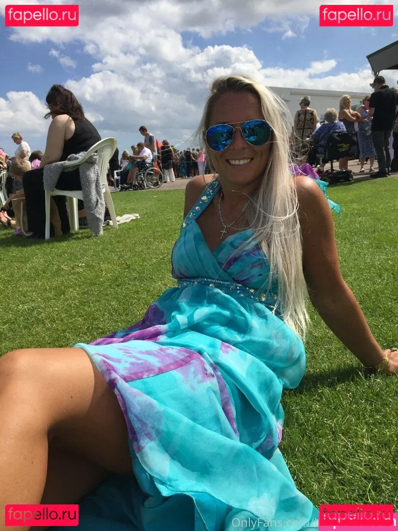 ukhotwifecouple Onlyfans Photo Gallery 