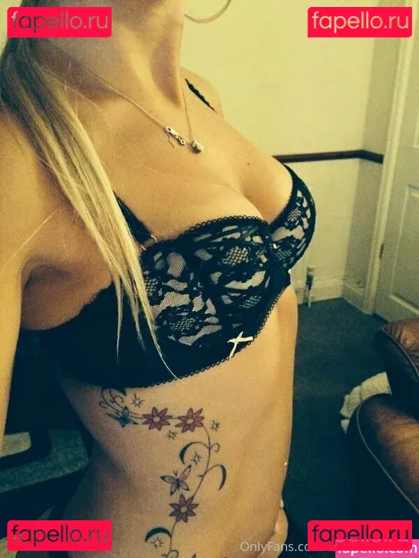 ukhotwifecouple Onlyfans Photo Gallery 