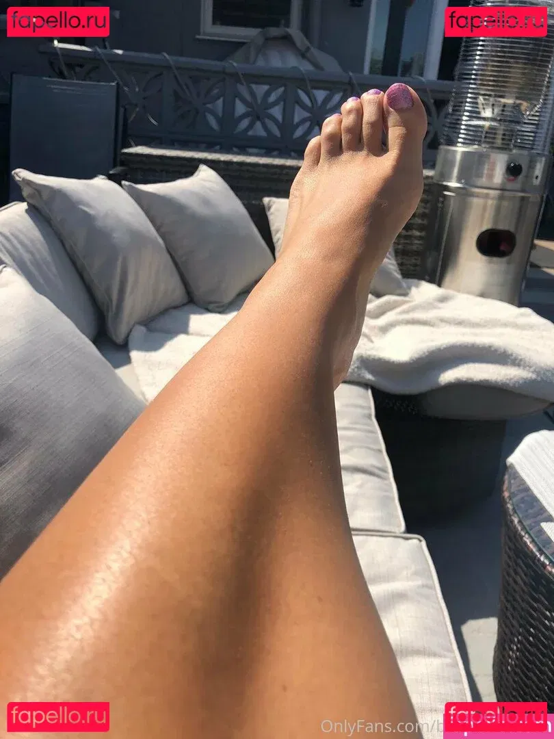 ukhotwifecouple Onlyfans Photo Gallery 