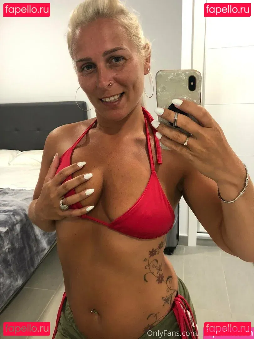 ukhotwifecouple Onlyfans Photo Gallery 