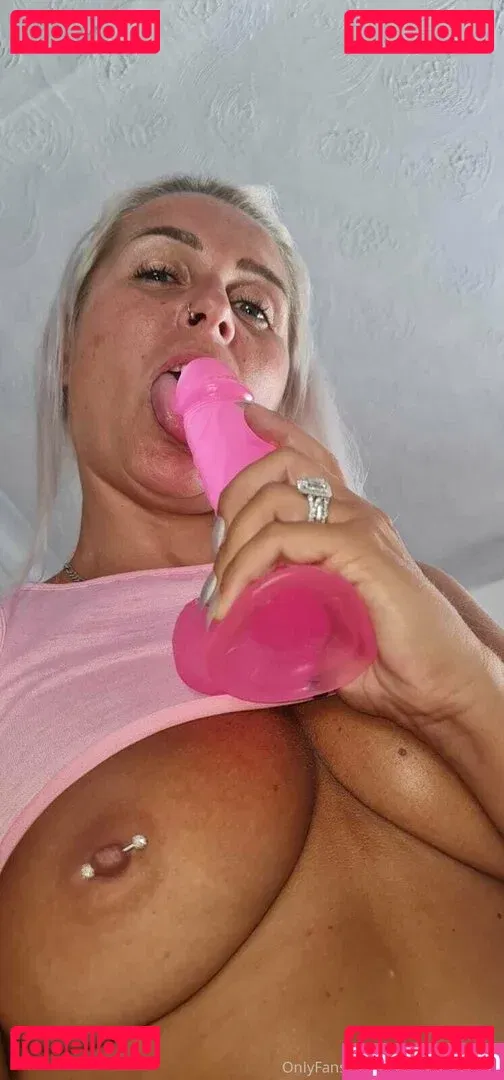 ukhotwifecouple Onlyfans Photo Gallery 