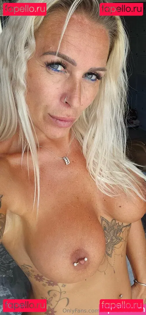 ukhotwifecouple Onlyfans Photo Gallery 