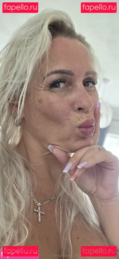 ukhotwifecouple Onlyfans Photo Gallery 