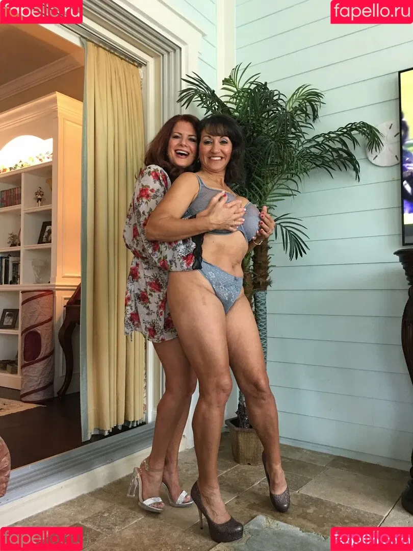 Persia Monir Onlyfans Photo Gallery 