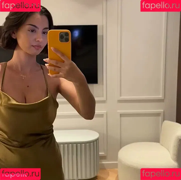 Adelaide T Onlyfans Photo Gallery 