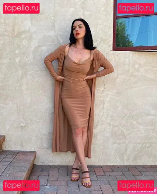 Adelaide T Onlyfans Photo Gallery 