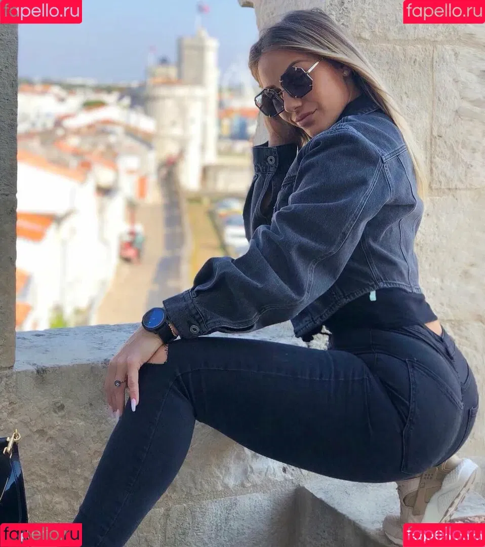 Marine Sainte Onlyfans Photo Gallery 