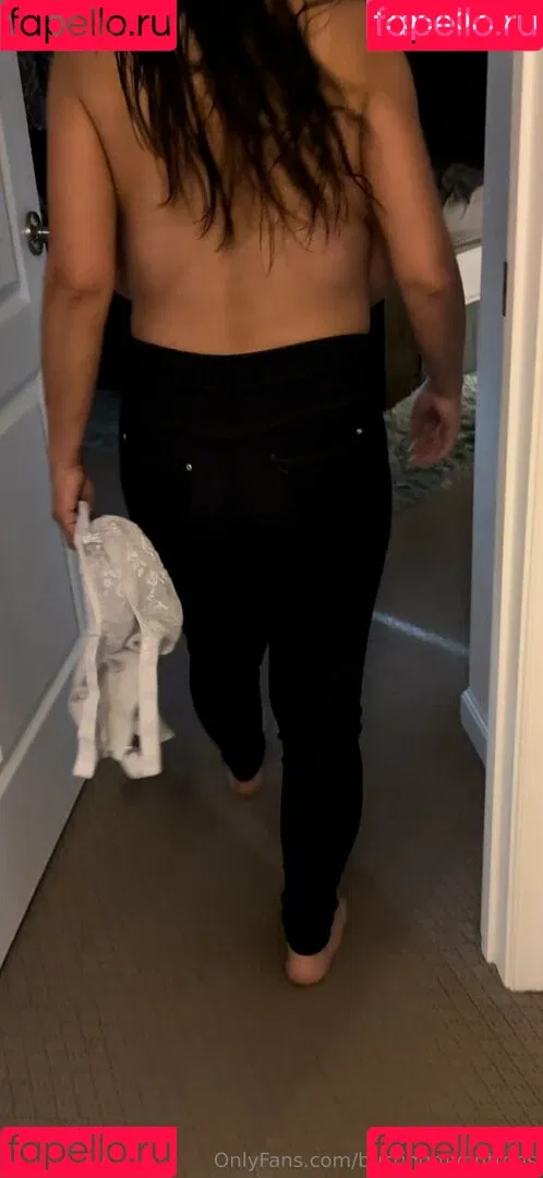 BustingMyButtons Onlyfans Photo Gallery 