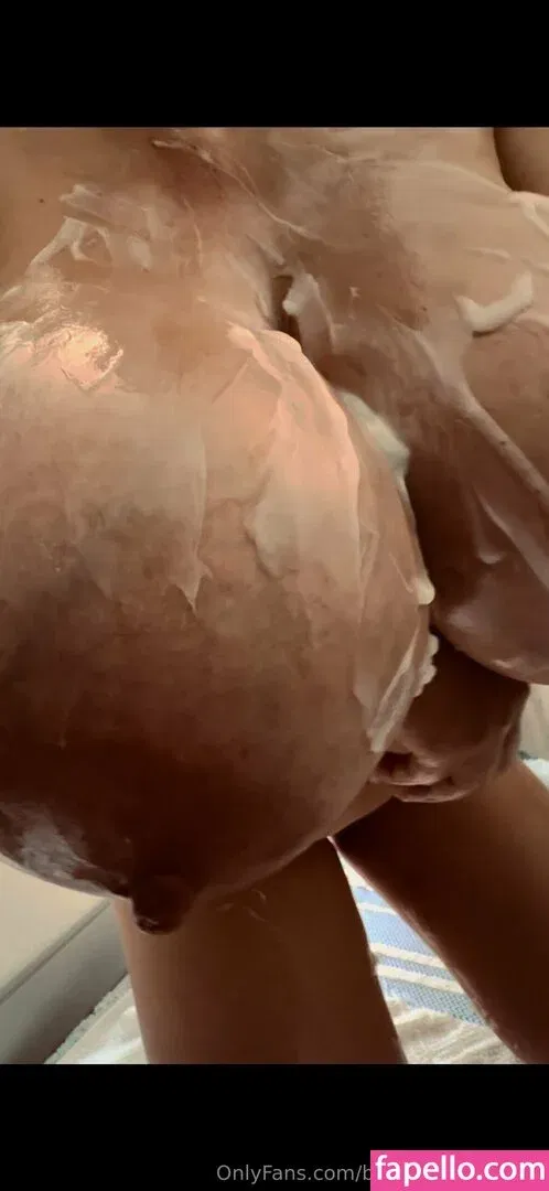 BustingMyButtons Onlyfans Photo Gallery 