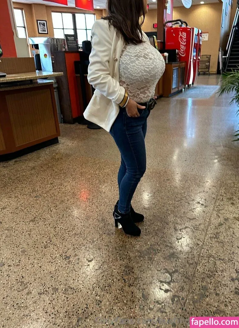 BustingMyButtons Onlyfans Photo Gallery 