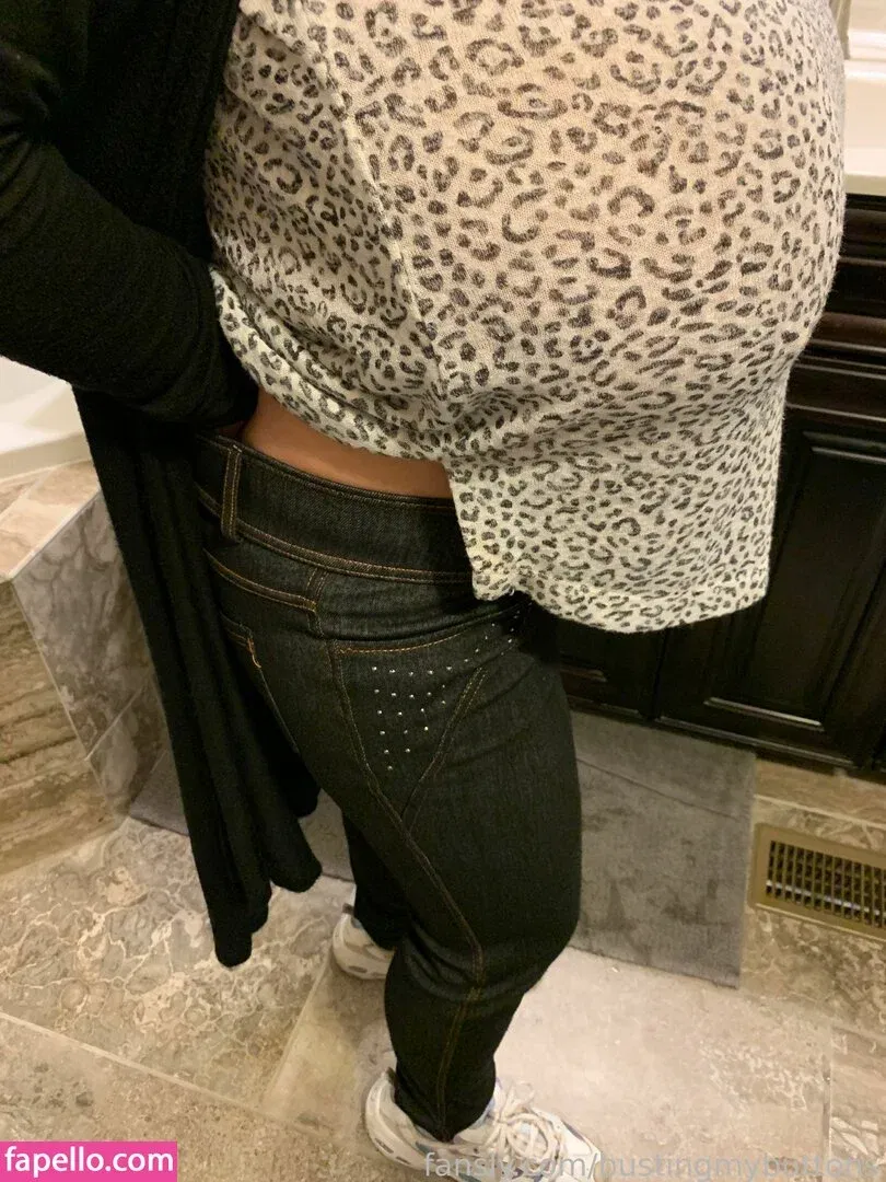 BustingMyButtons Onlyfans Photo Gallery 