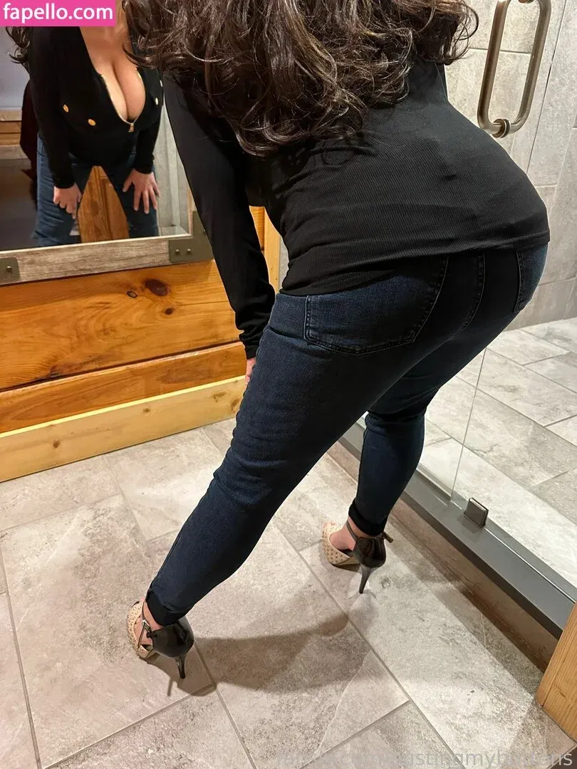 BustingMyButtons Onlyfans Photo Gallery 