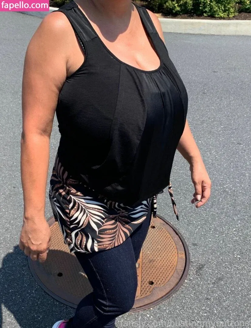 BustingMyButtons Onlyfans Photo Gallery 