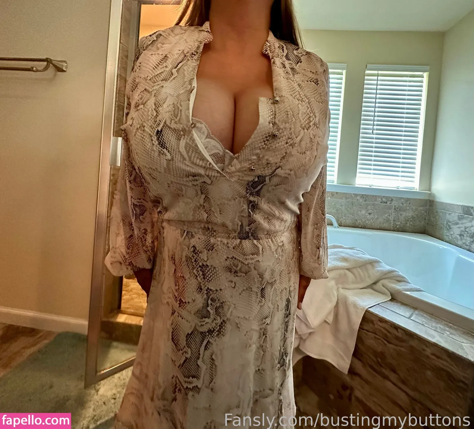 BustingMyButtons Onlyfans Photo Gallery 