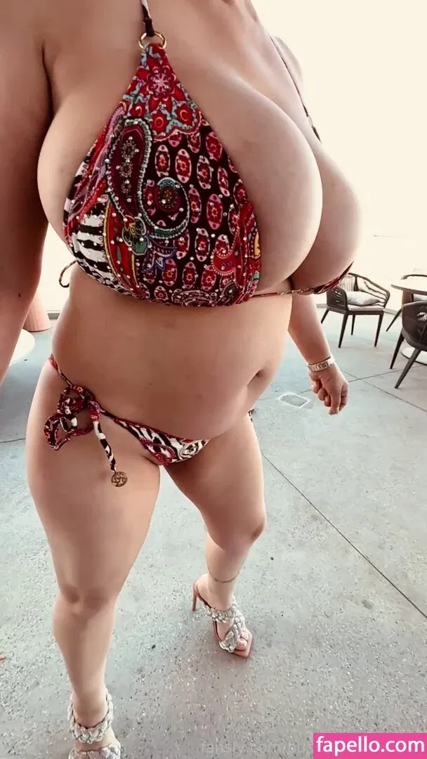 BustingMyButtons Onlyfans Photo Gallery 