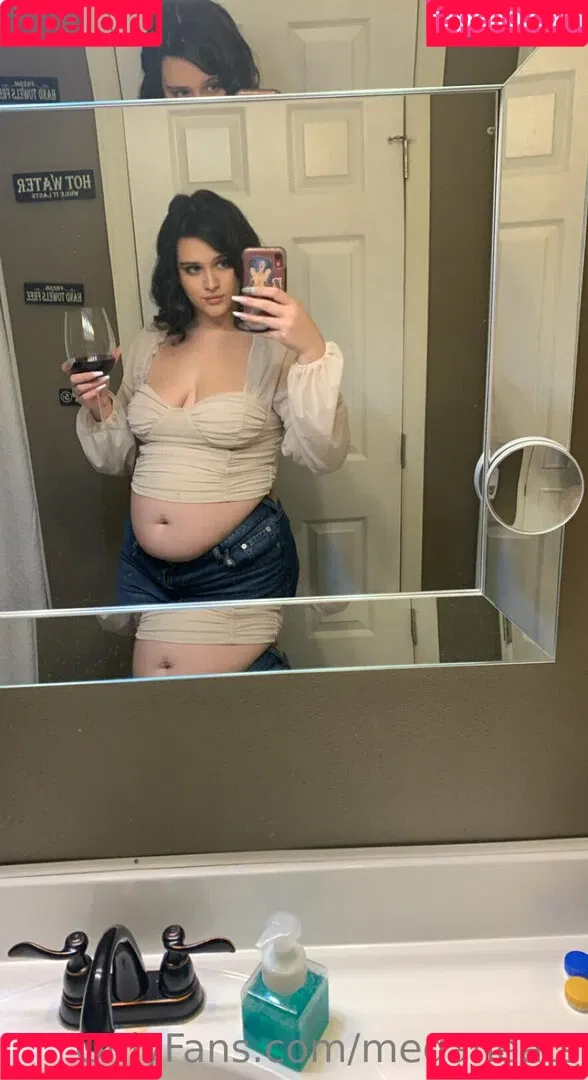 meganeats Onlyfans Photo Gallery 