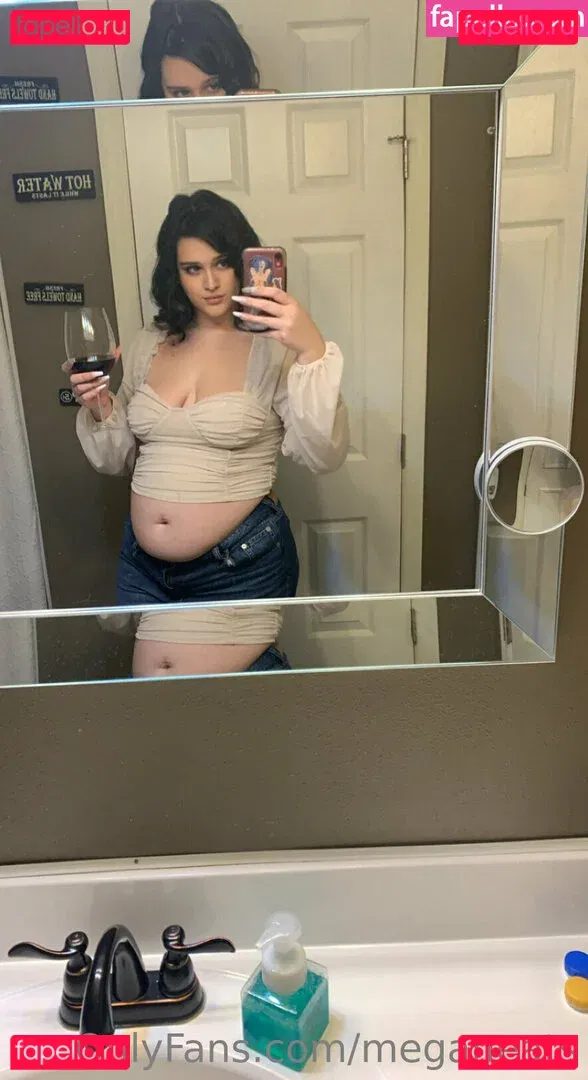 meganeats Onlyfans Photo Gallery 