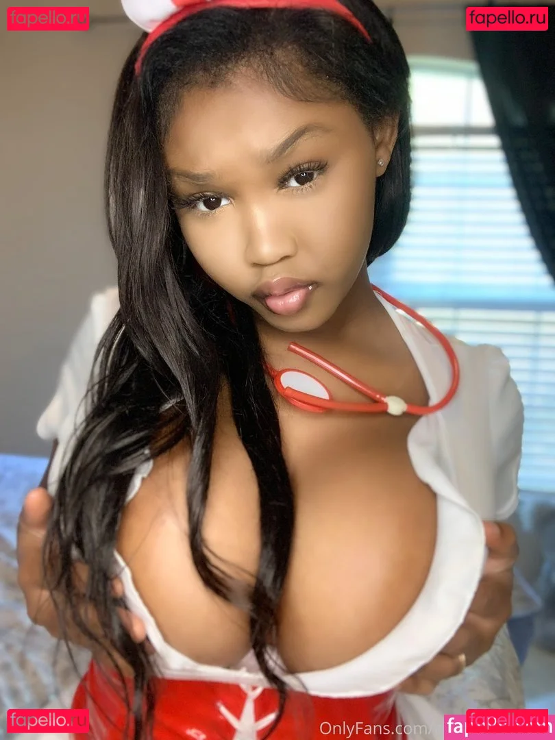 Nizhoni Renee Onlyfans Photo Gallery 