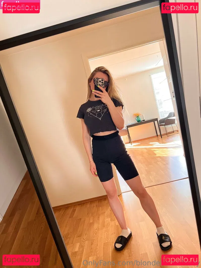 blondehottiekerry Onlyfans Photo Gallery 