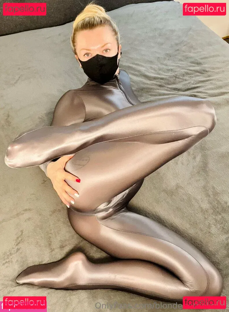 blondehottiekerry Onlyfans Photo Gallery 