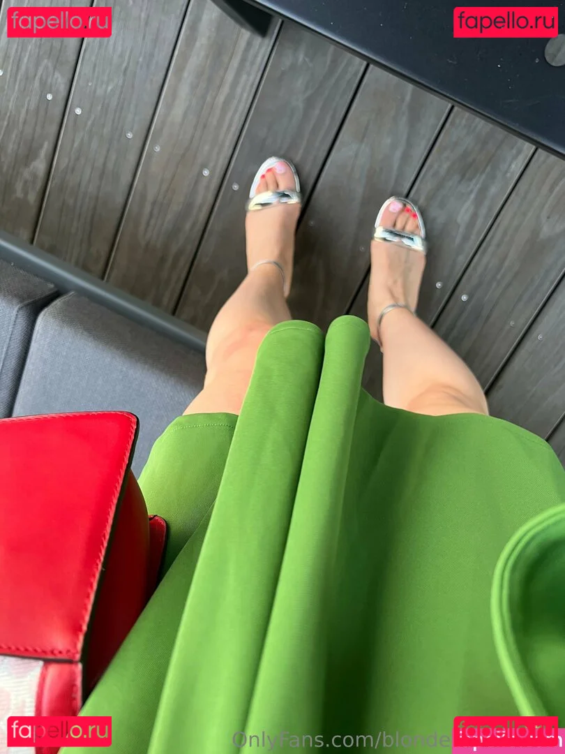 blondehottiekerry Onlyfans Photo Gallery 