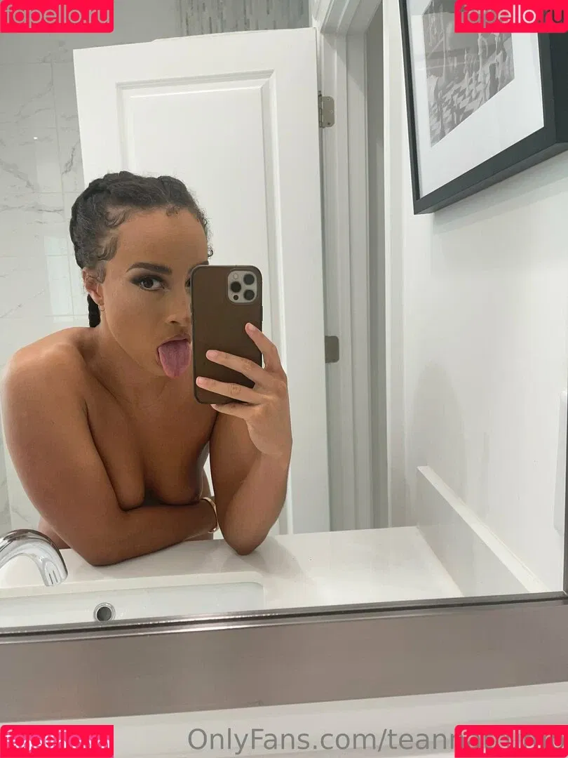 teannatrump Onlyfans Photo Gallery 