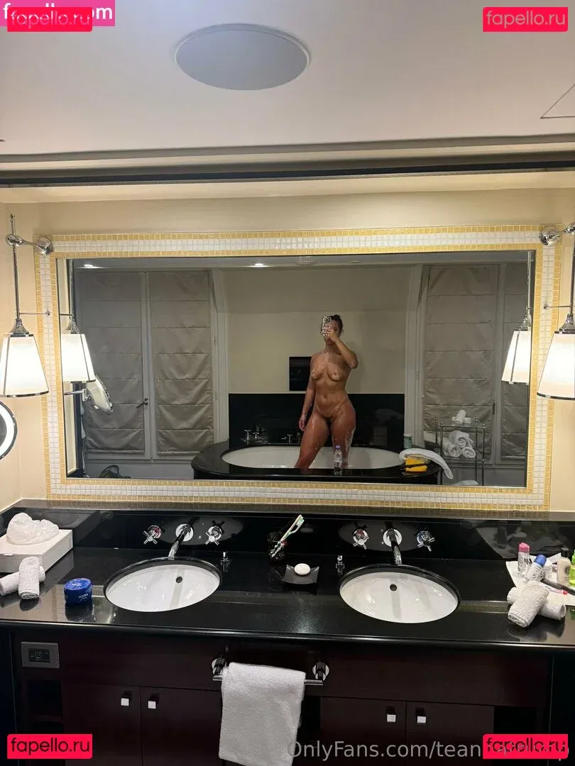 teannatrump Onlyfans Photo Gallery 