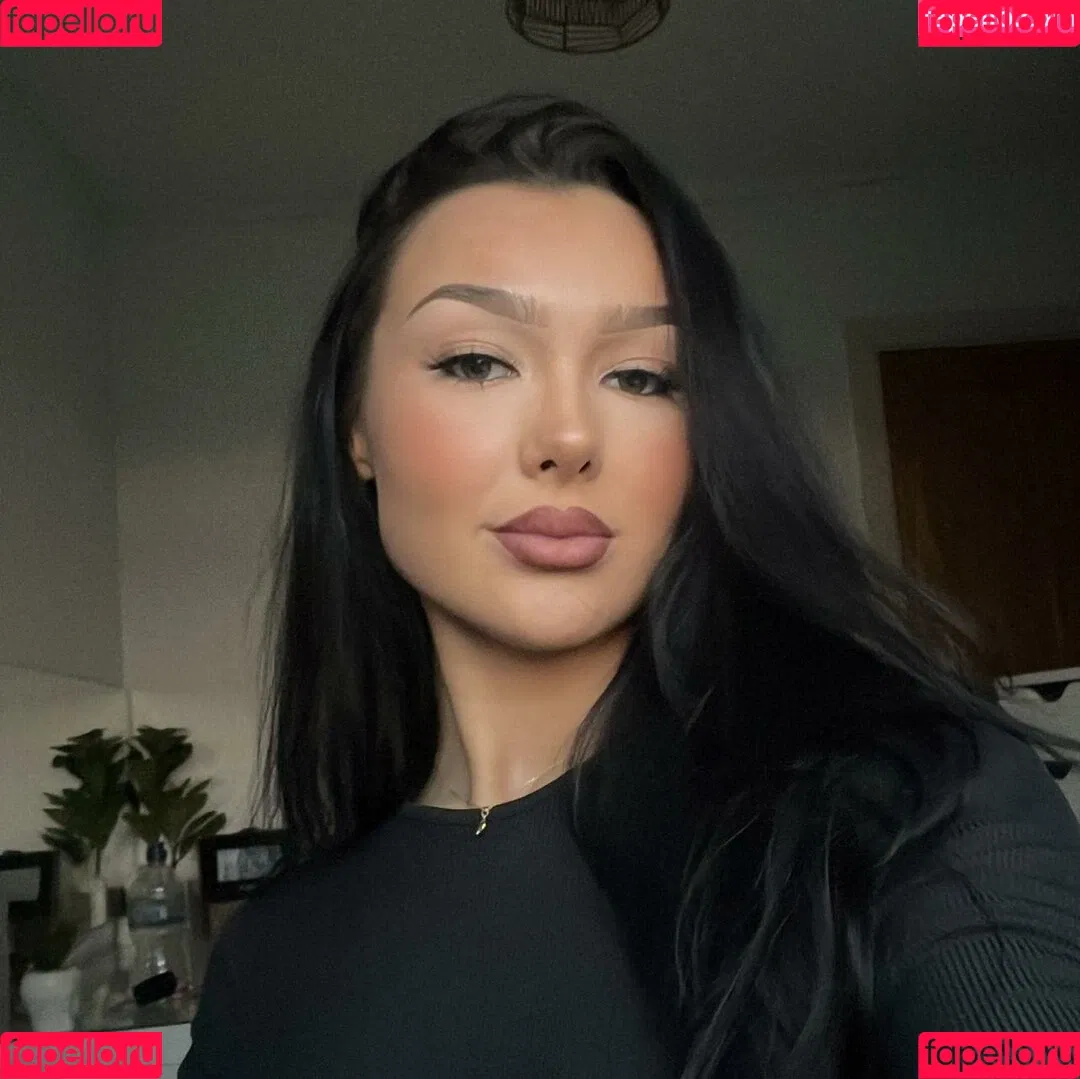 Honey Barrett Onlyfans Photo Gallery 