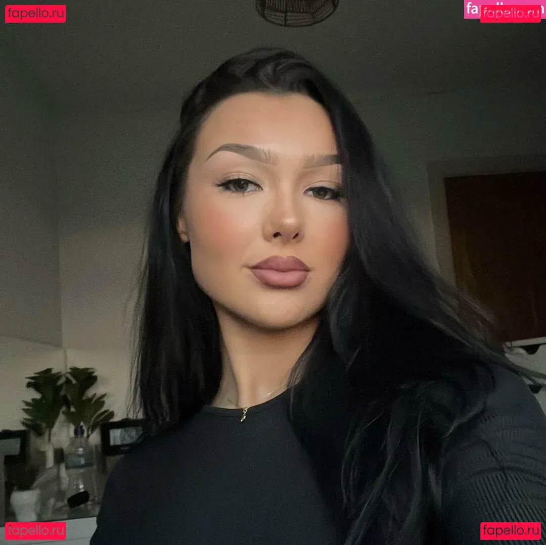 Honey Barrett Onlyfans Photo Gallery 