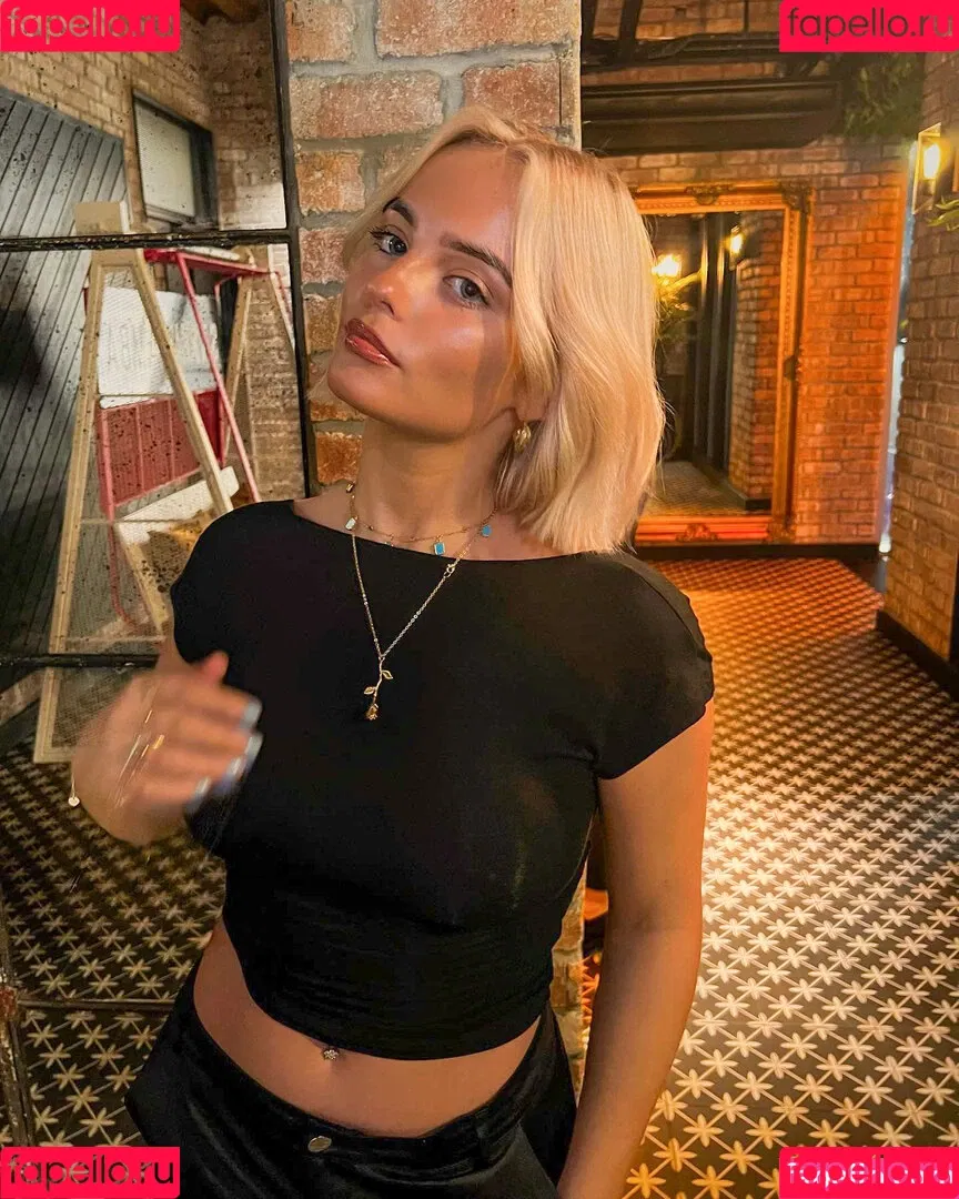 Millie Gibson Onlyfans Photo Gallery 