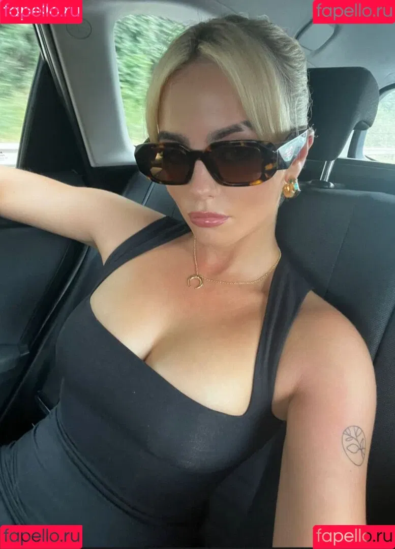 Millie Gibson Onlyfans Photo Gallery 