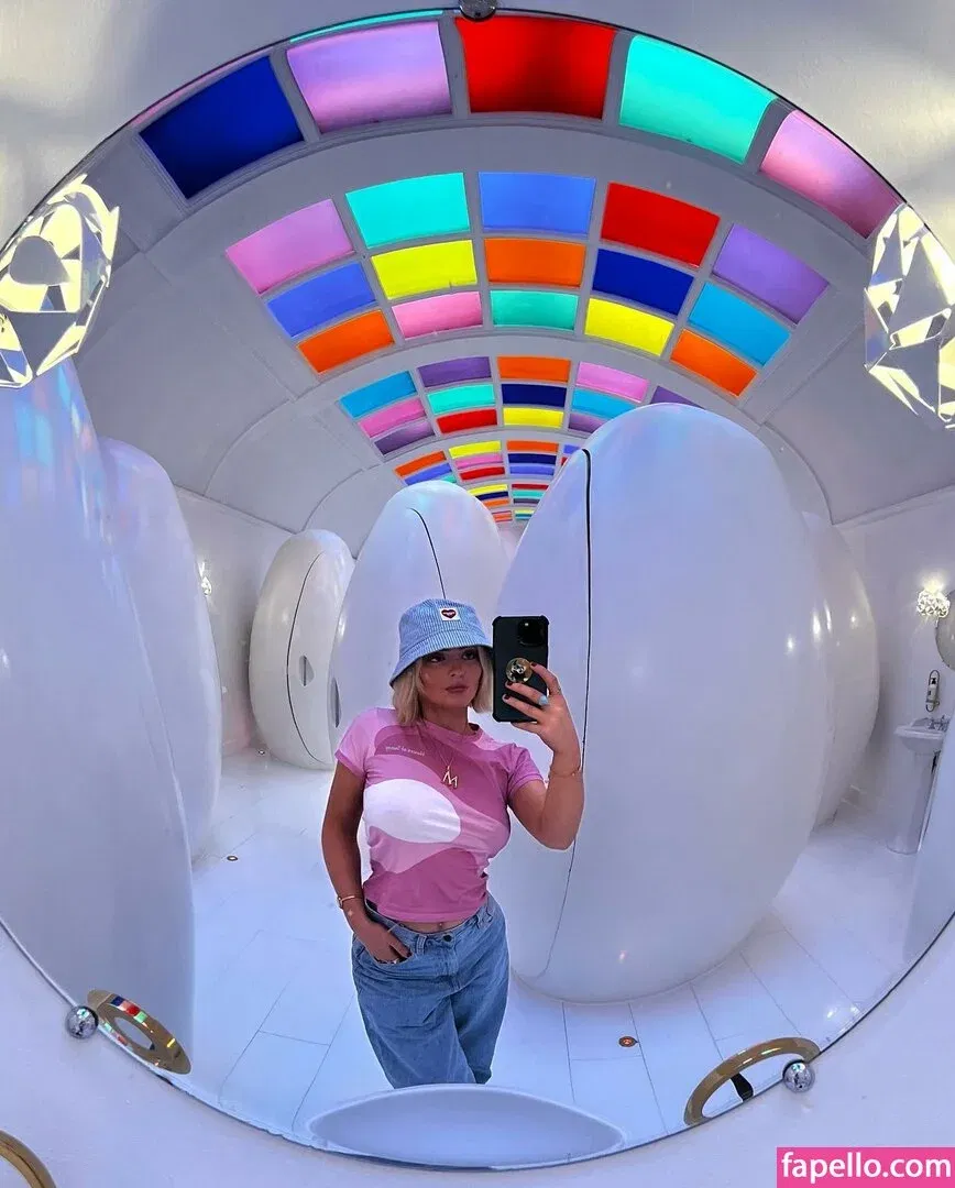 Millie Gibson Onlyfans Photo Gallery 