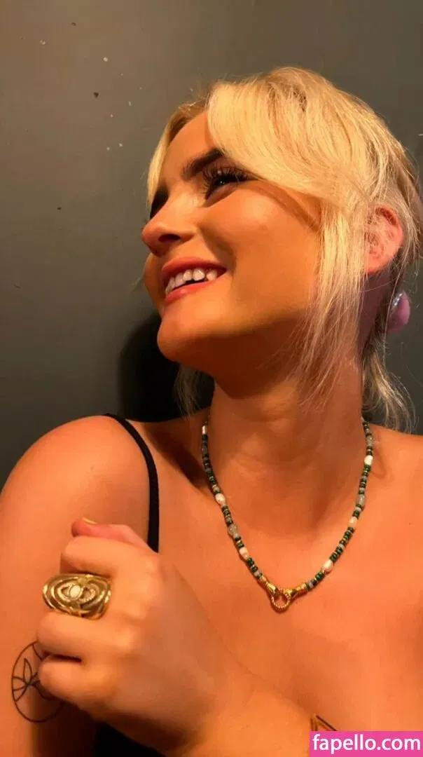 Millie Gibson Onlyfans Photo Gallery 