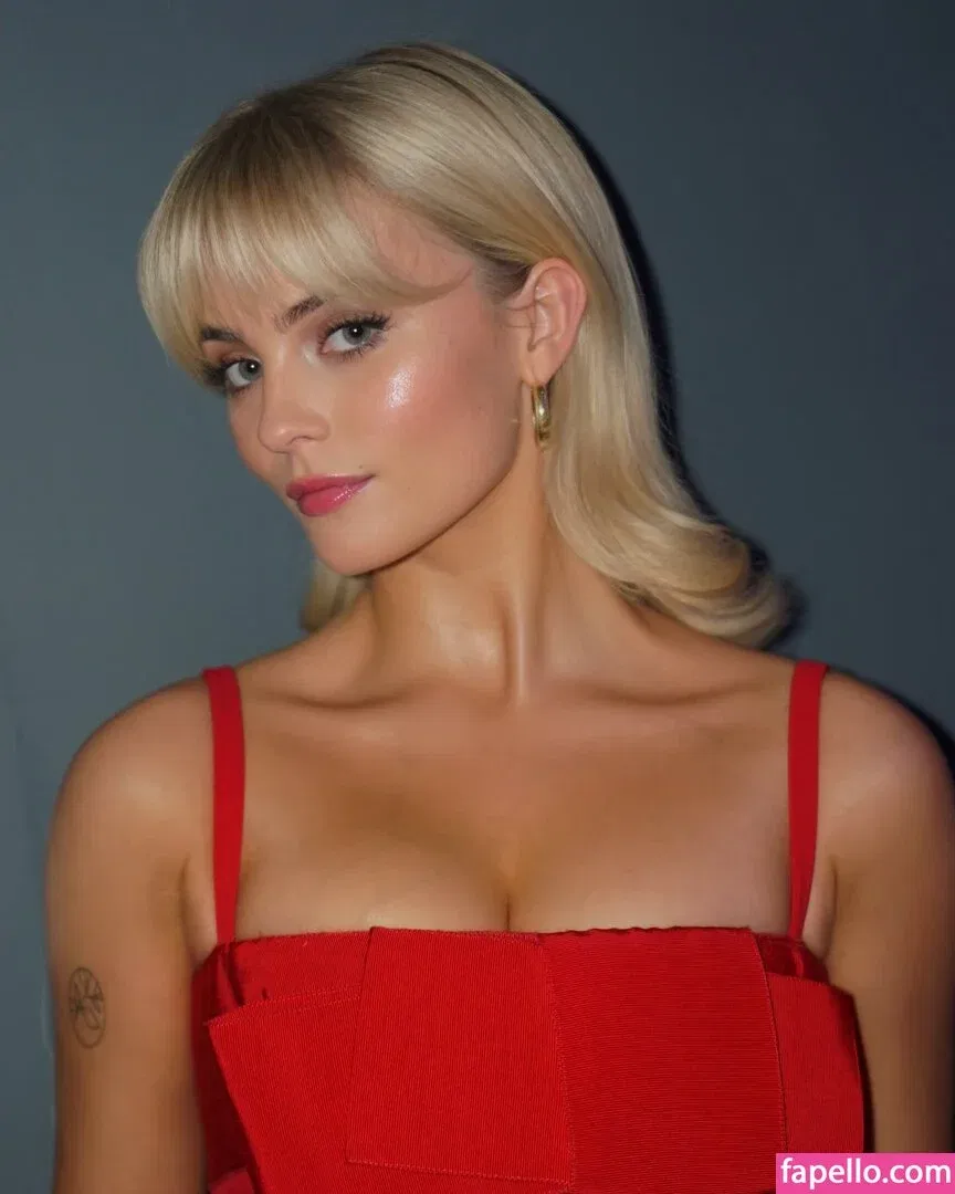 Millie Gibson Onlyfans Photo Gallery 