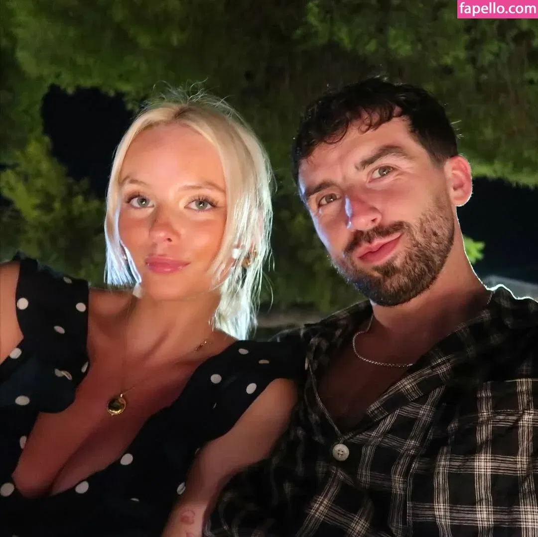 Millie Gibson Onlyfans Photo Gallery 