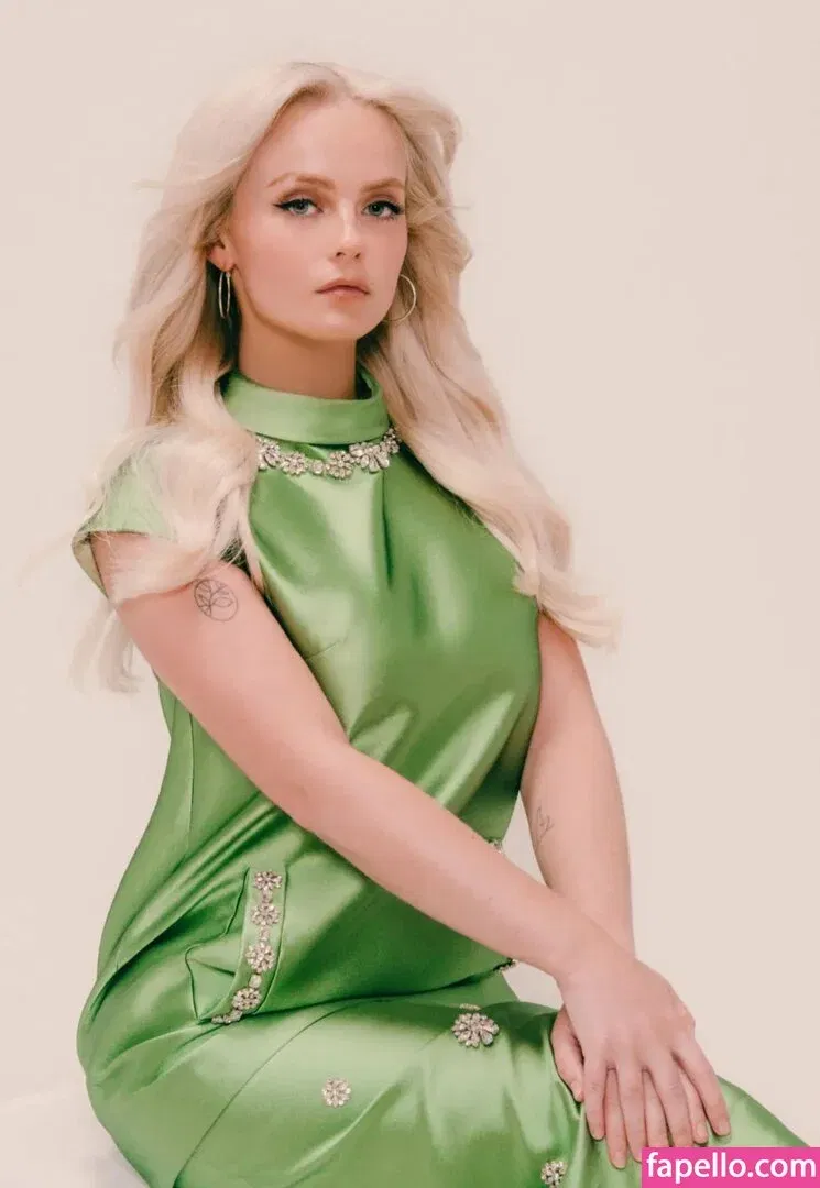 Millie Gibson Onlyfans Photo Gallery 