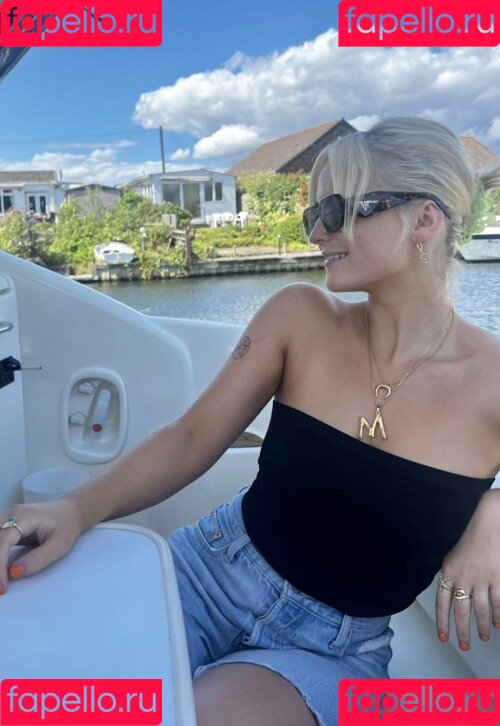 Millie Gibson Onlyfans Photo Gallery 