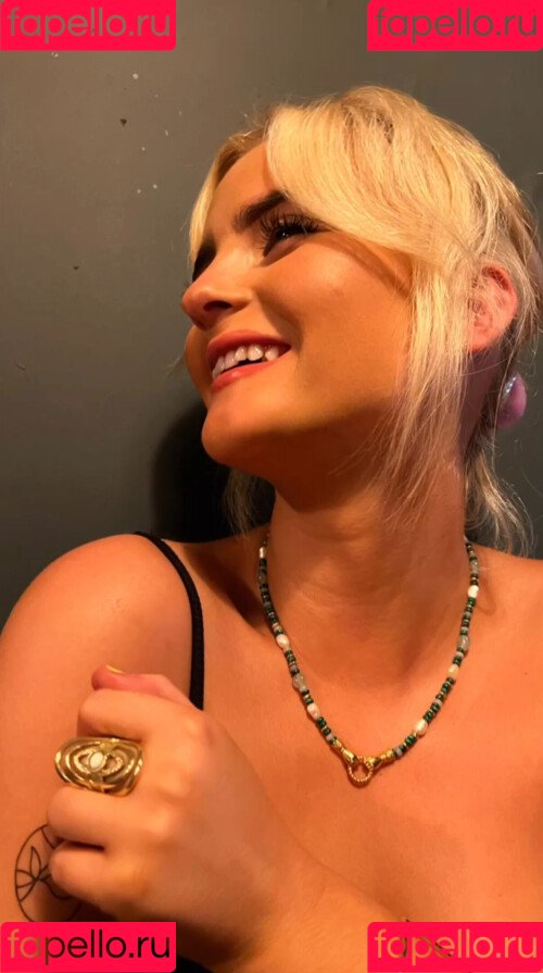 Millie Gibson Onlyfans Photo Gallery 