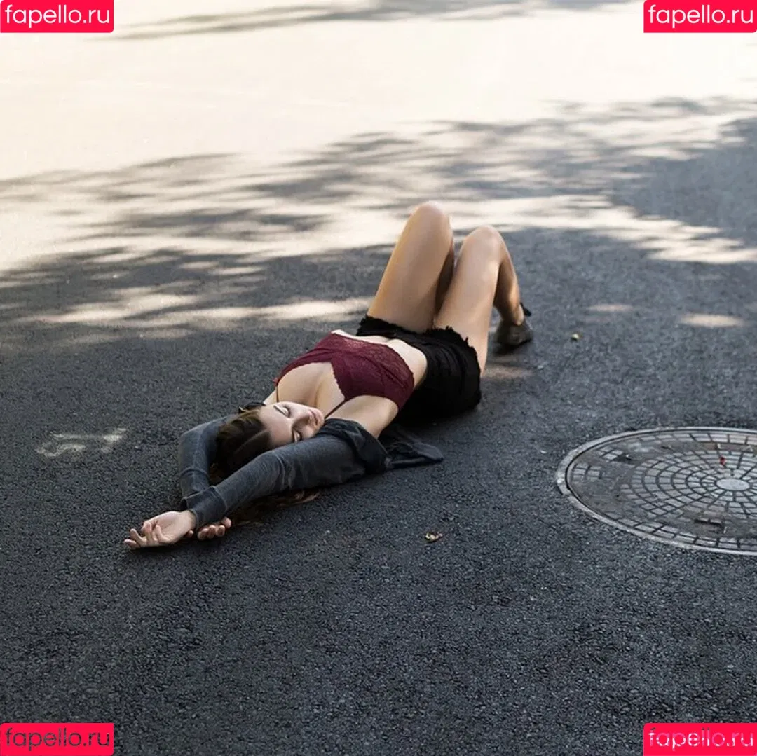 Emelia Hartford Onlyfans Photo Gallery 