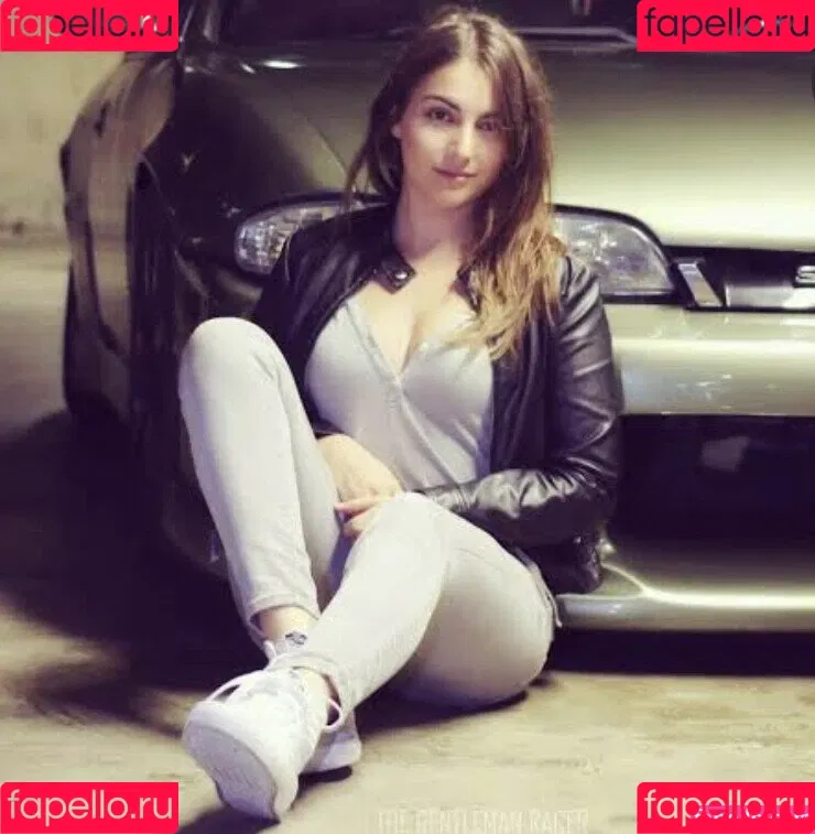 Emelia Hartford Onlyfans Photo Gallery 
