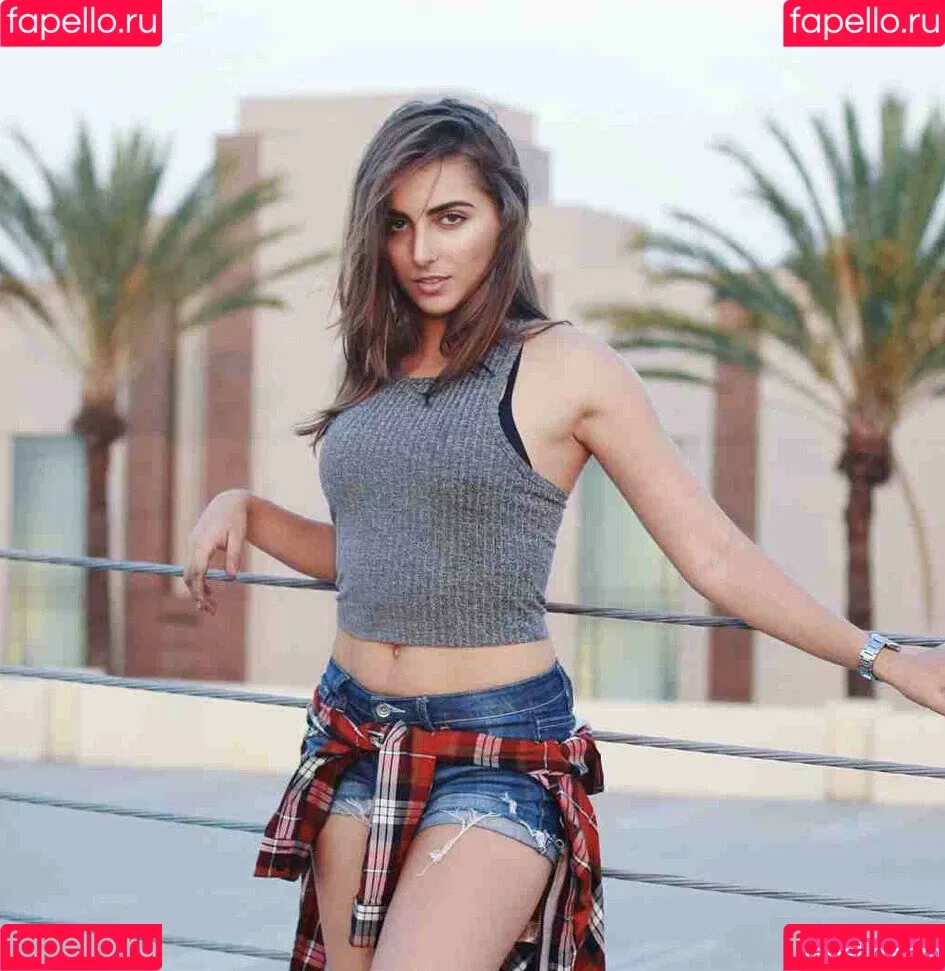 Emelia Hartford Onlyfans Photo Gallery 