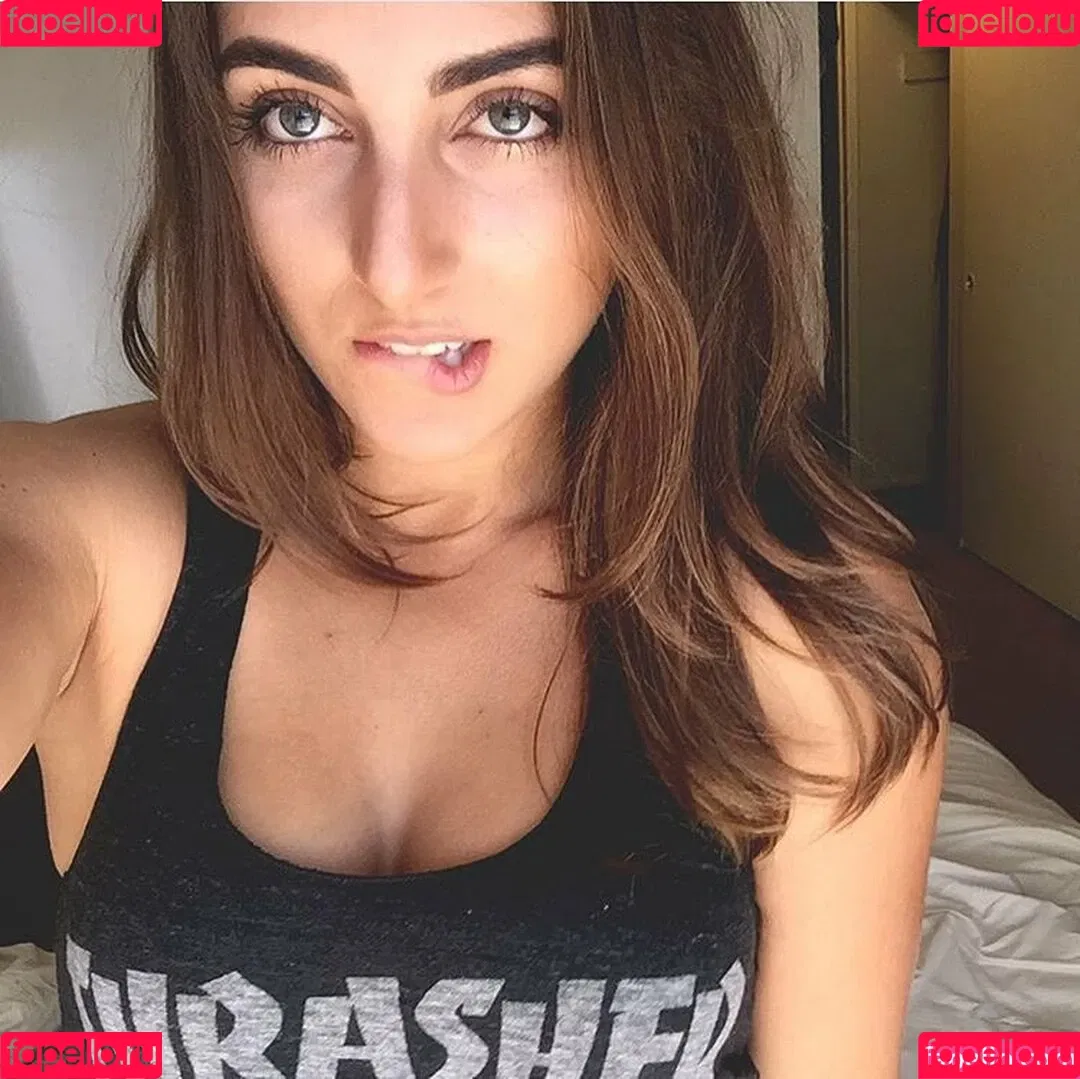 Emelia Hartford Onlyfans Photo Gallery 