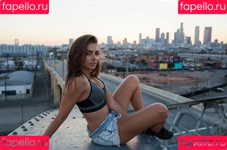Emelia Hartford Onlyfans Photo Gallery 