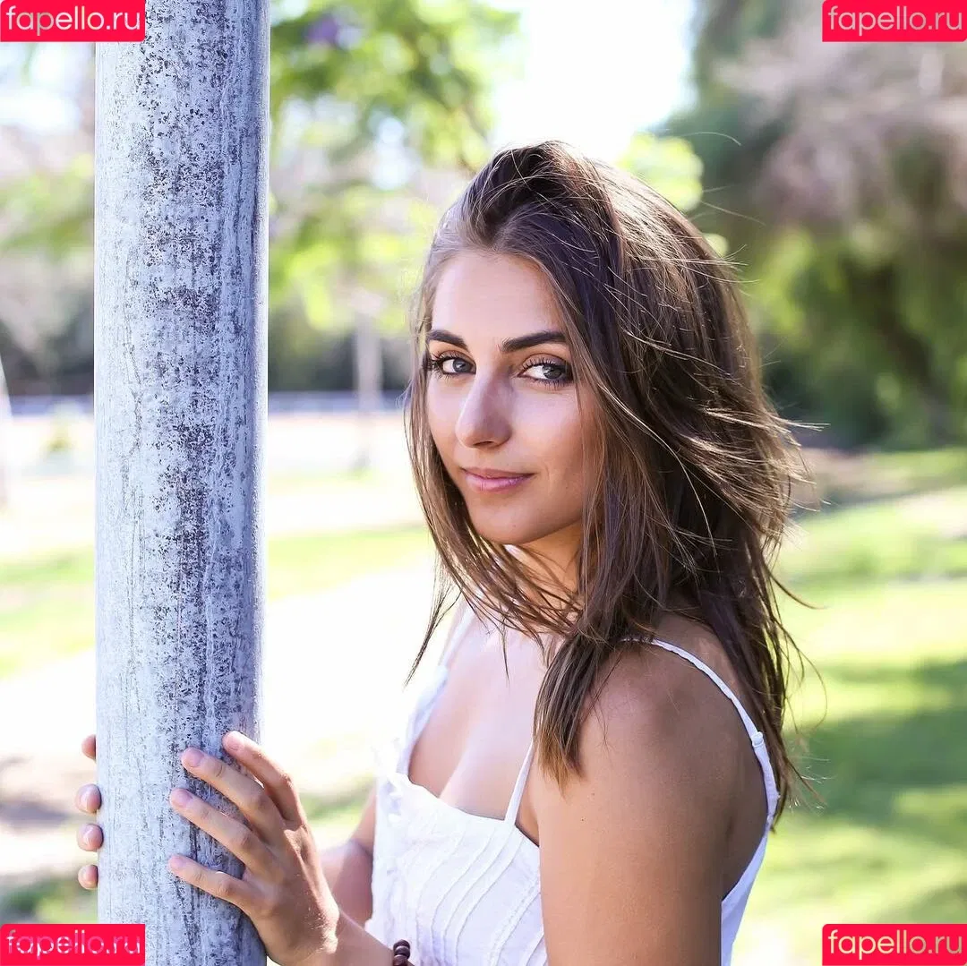 Emelia Hartford Onlyfans Photo Gallery 