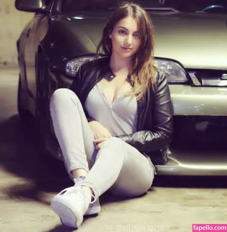 Emelia Hartford Onlyfans Photo Gallery 