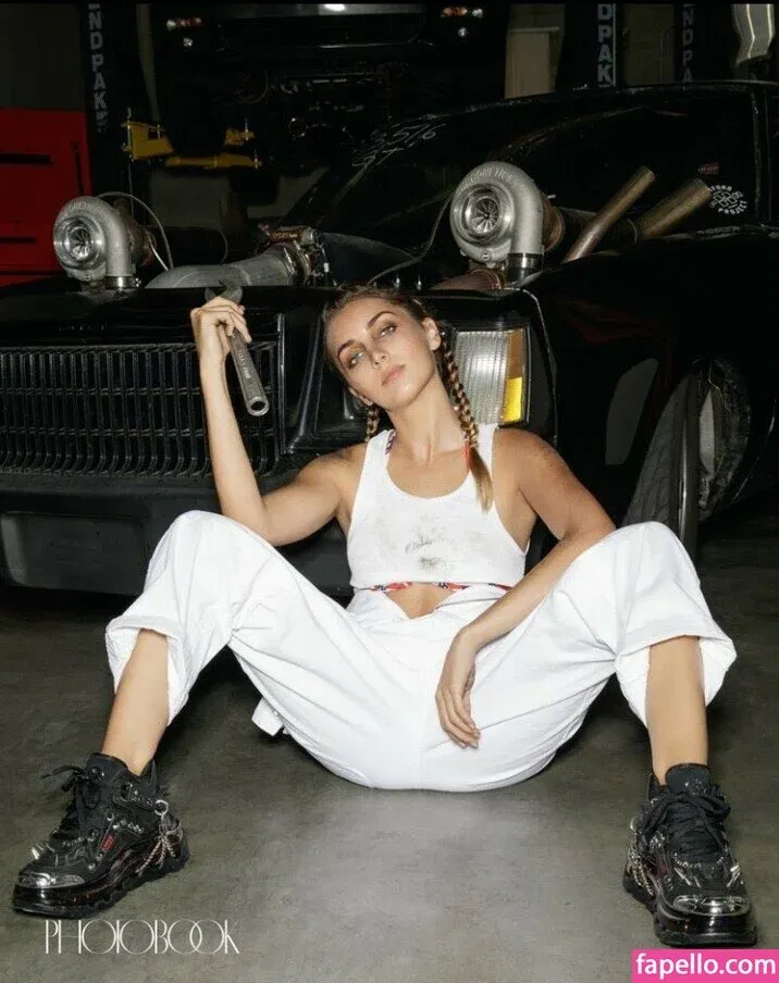 Emelia Hartford Onlyfans Photo Gallery 