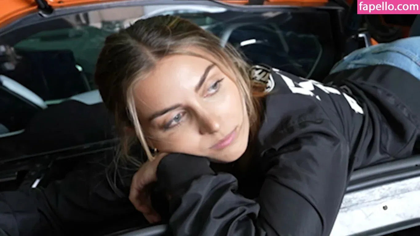 Emelia Hartford Onlyfans Photo Gallery 