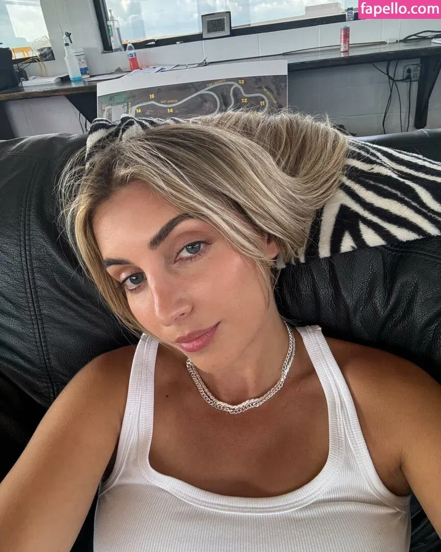 Emelia Hartford Onlyfans Photo Gallery 