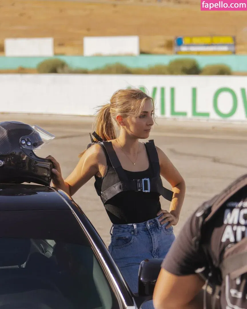 Emelia Hartford Onlyfans Photo Gallery 